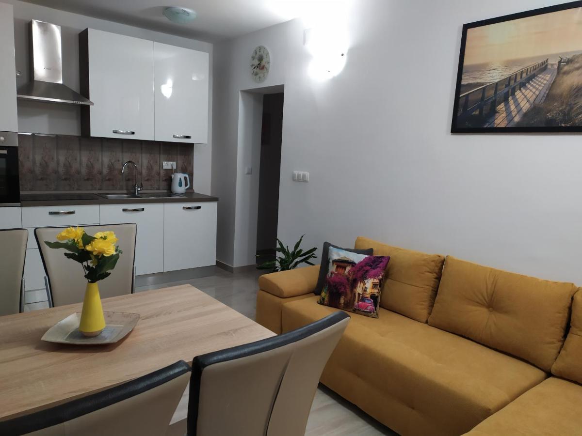 Apartmani Mira Nin Esterno foto