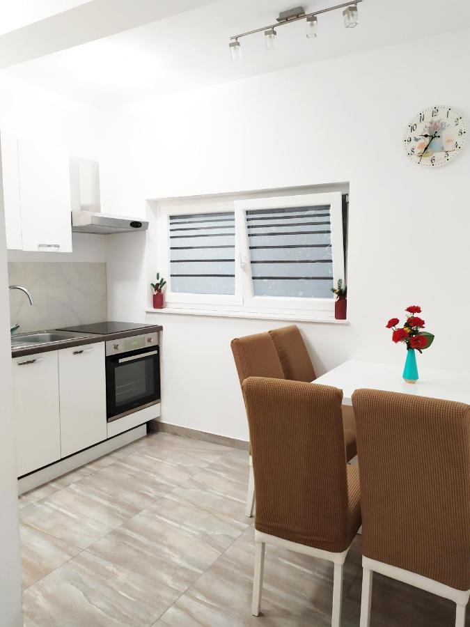 Apartmani Mira Nin Esterno foto