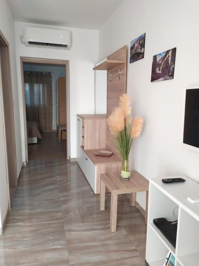Apartmani Mira Nin Esterno foto