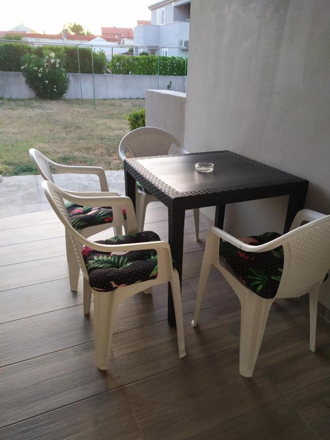 Apartmani Mira Nin Esterno foto