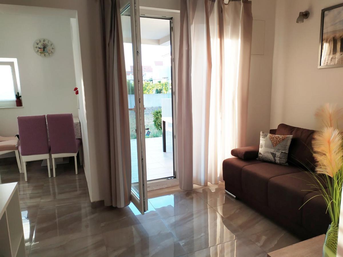Apartmani Mira Nin Esterno foto