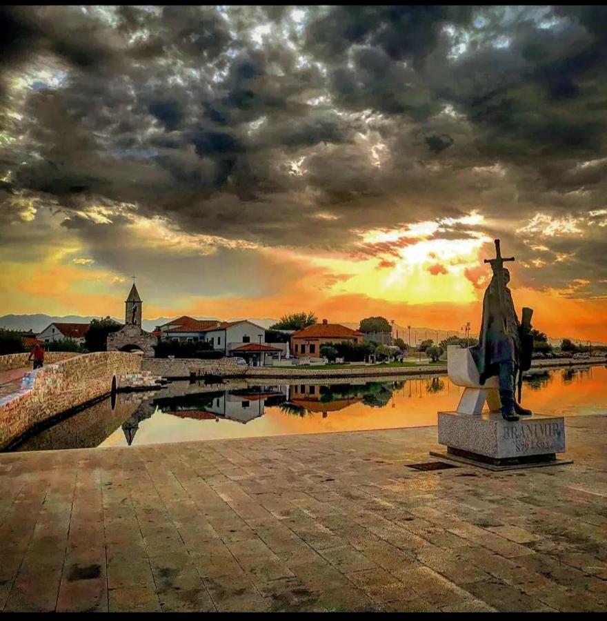 Apartmani Mira Nin Esterno foto