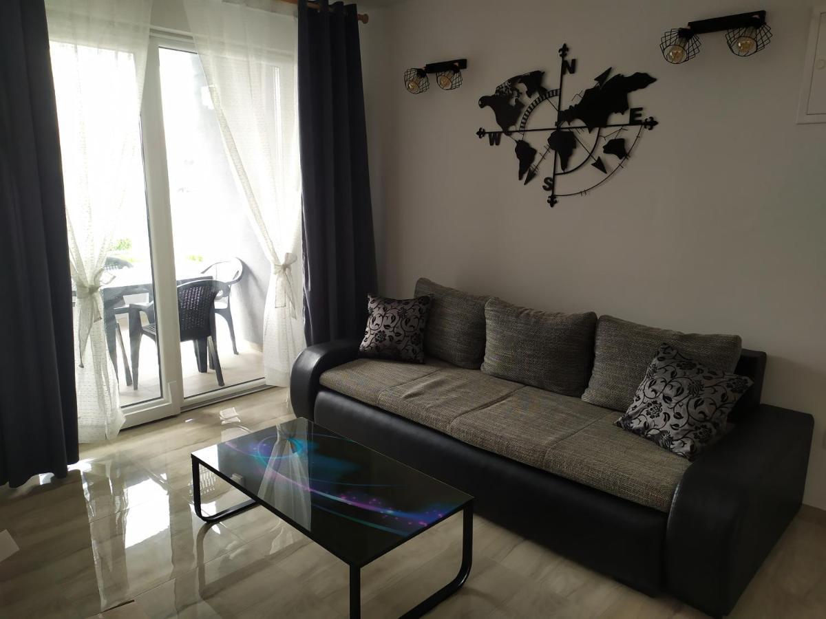 Apartmani Mira Nin Esterno foto