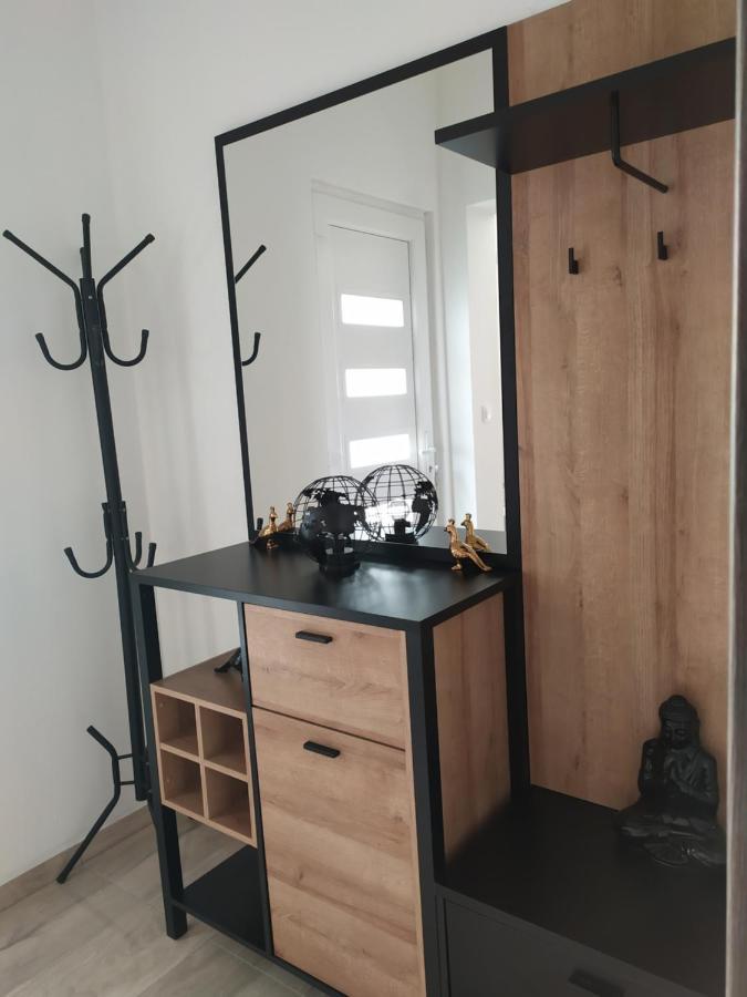 Apartmani Mira Nin Esterno foto