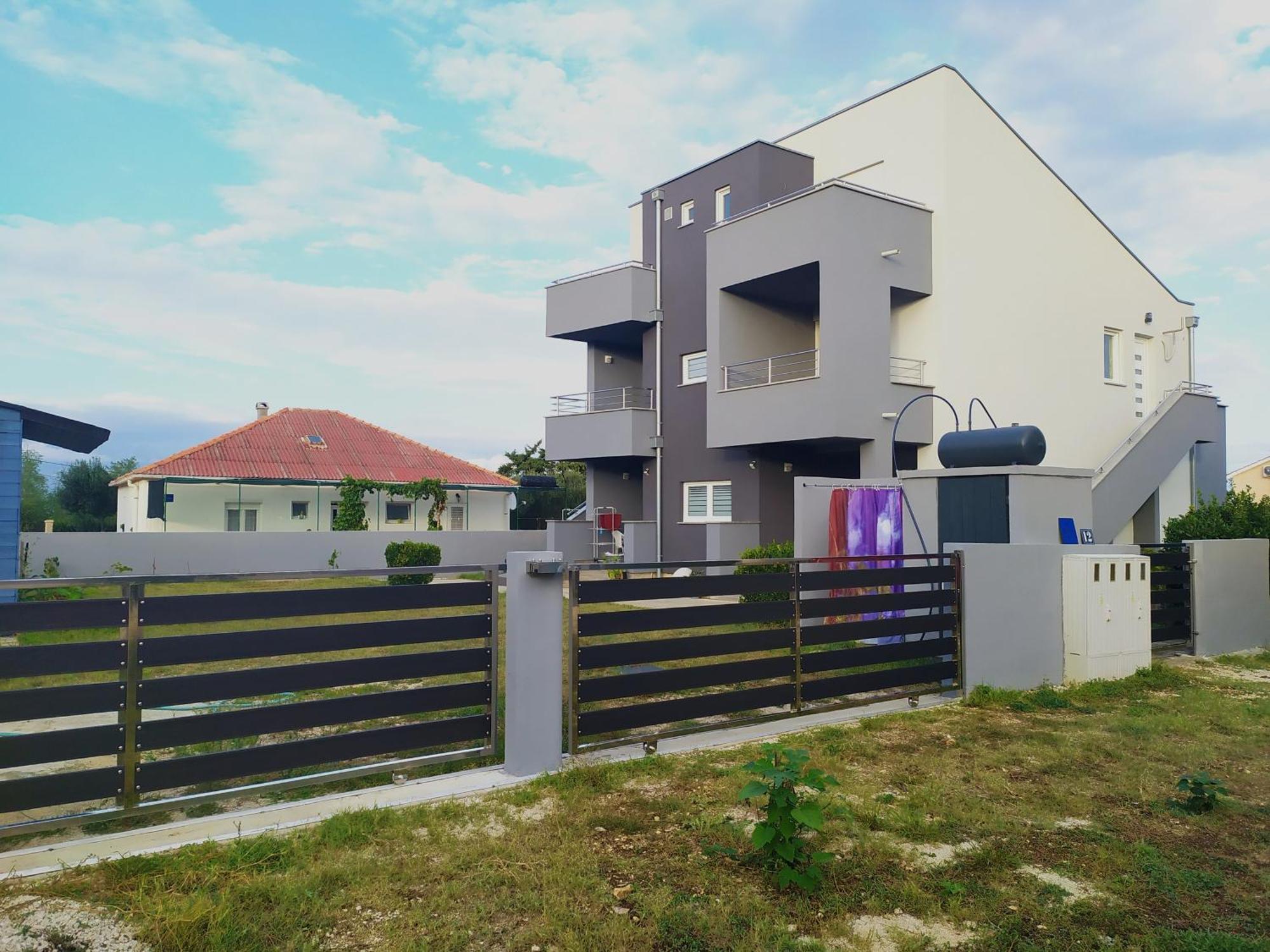 Apartmani Mira Nin Esterno foto