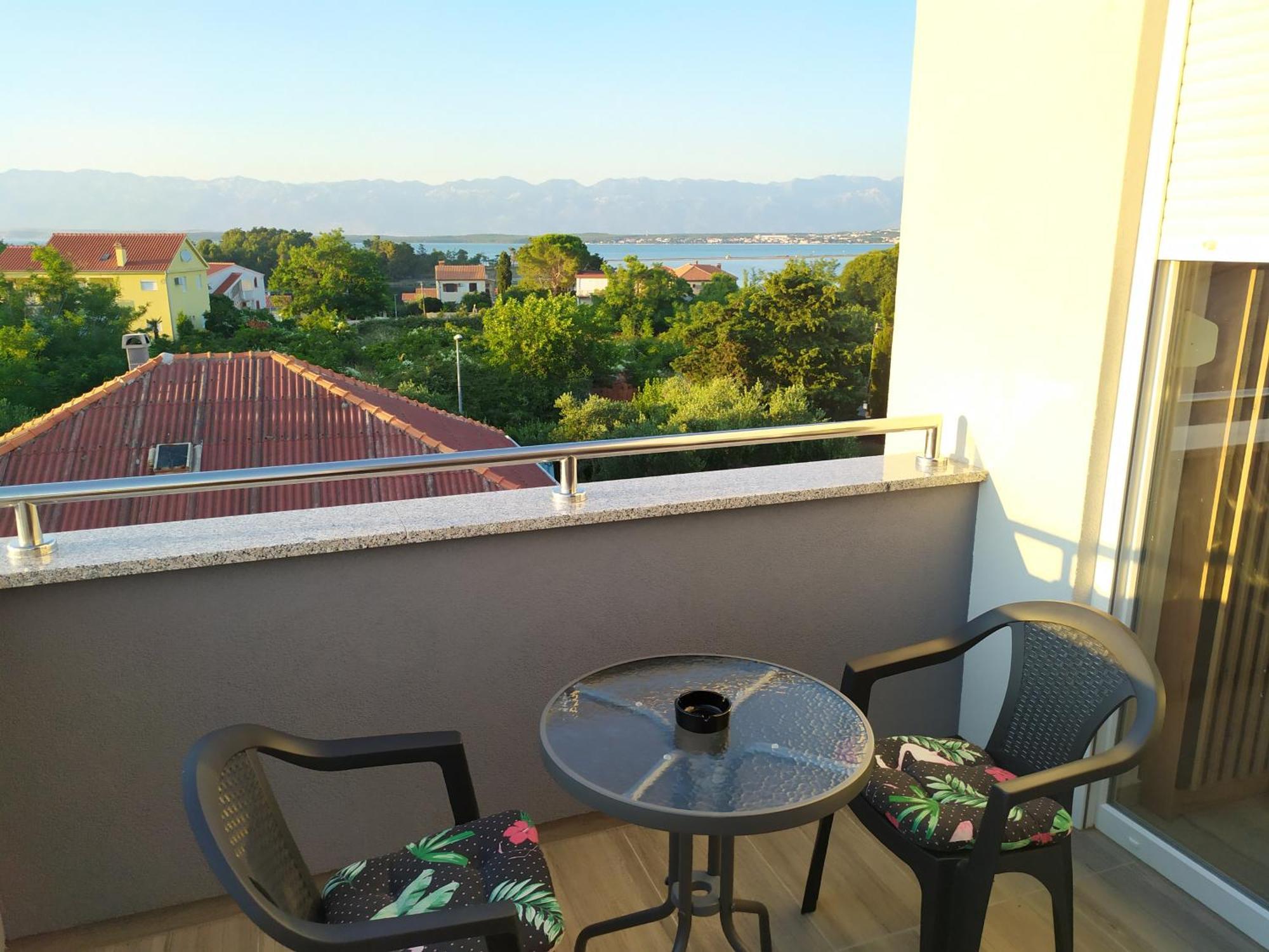 Apartmani Mira Nin Esterno foto