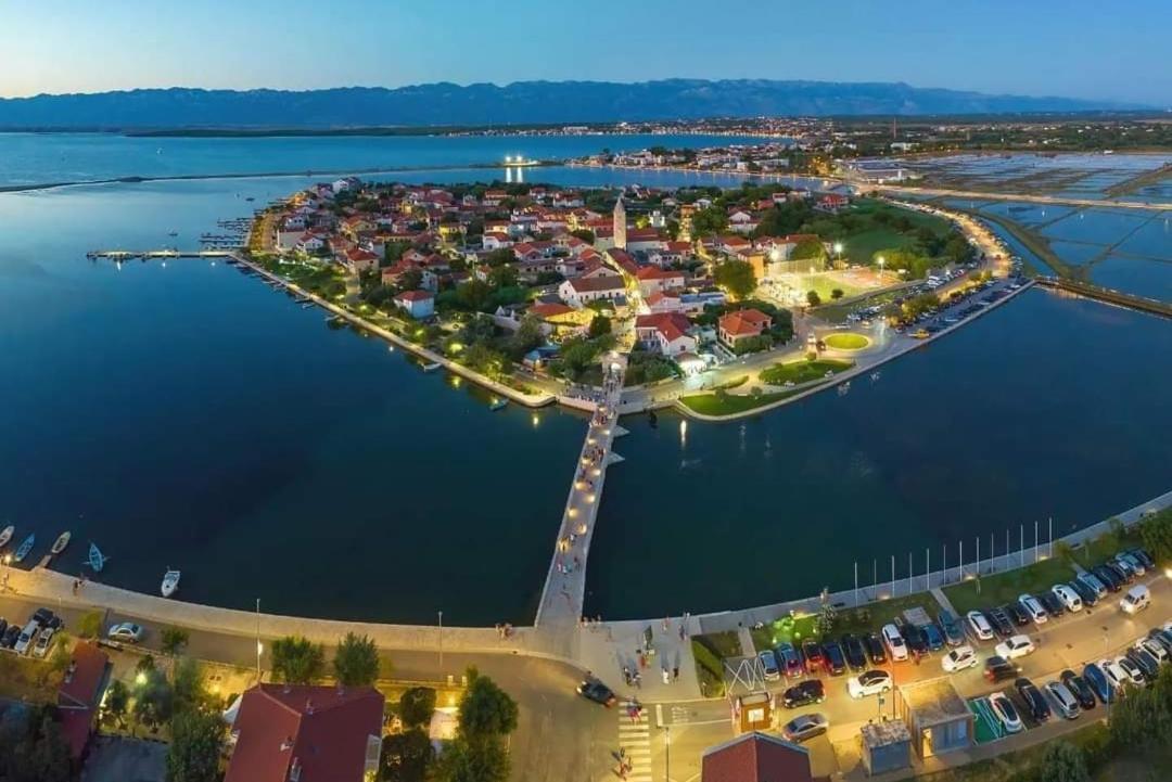 Apartmani Mira Nin Esterno foto